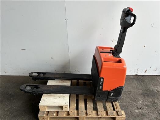 Toyota LWE130 Powered pallet truck electric pallet truck