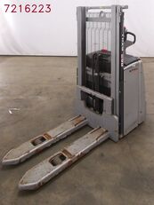 Still EXV16 pallet stacker