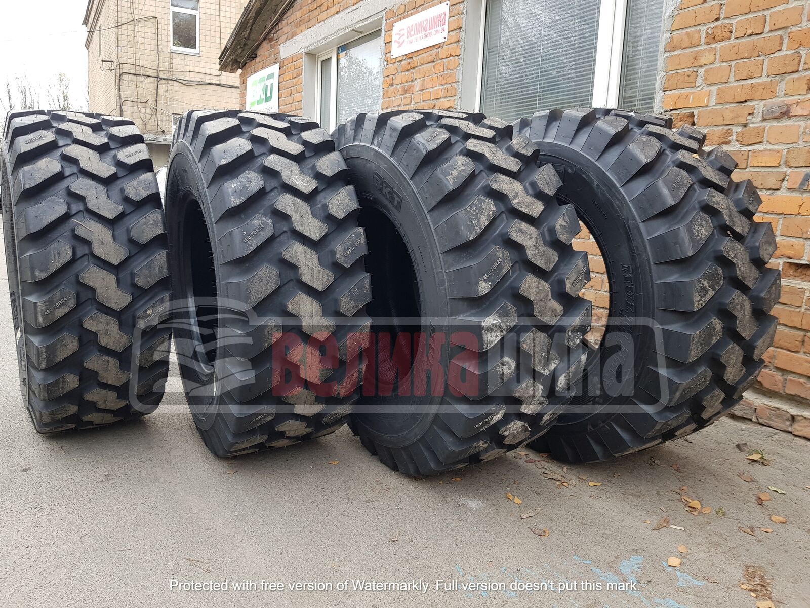 new BKT 460/70R24 (17.5LR24) telehandler tire